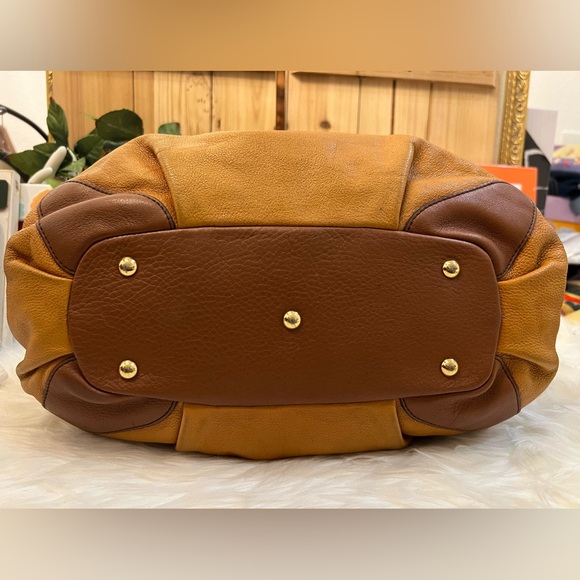 ⭐️MCM Soft Leather Handbag - Picture 8 of 15